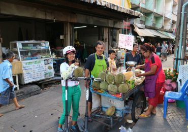 Jam with a durian on a e-scooter tour
